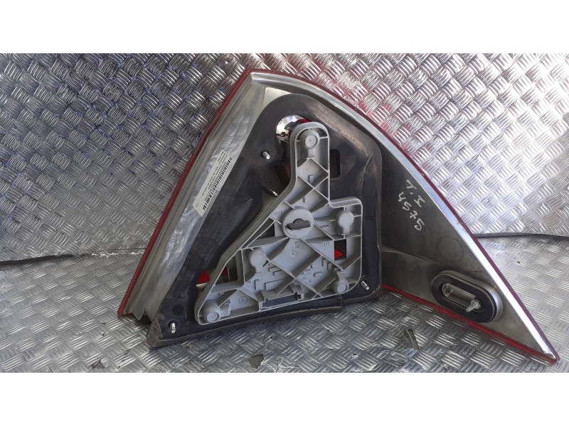 Recambio de piloto trasero izquierdo para mercedes-benz clase c (w203) berlina referencia OEM IAM   6 PINES