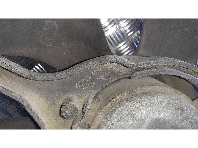 Recambio de electroventilador para citroen xsara picasso referencia OEM IAM 1831237016  