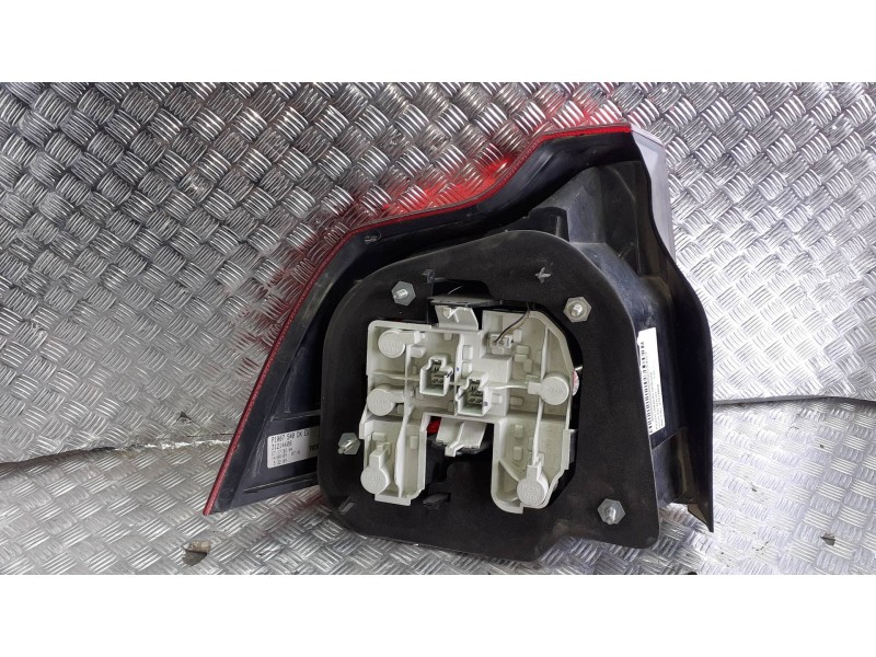 Recambio de piloto trasero derecho para volvo s40 berlina referencia OEM IAM 31214608  4+3 PINES