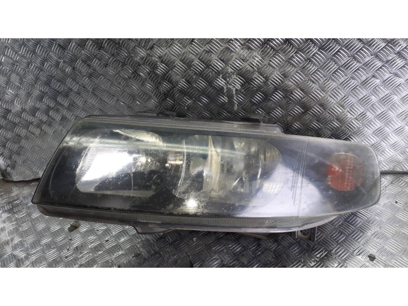 Recambio de faro izquierdo para seat leon (1m1) referencia OEM IAM   8 PINES