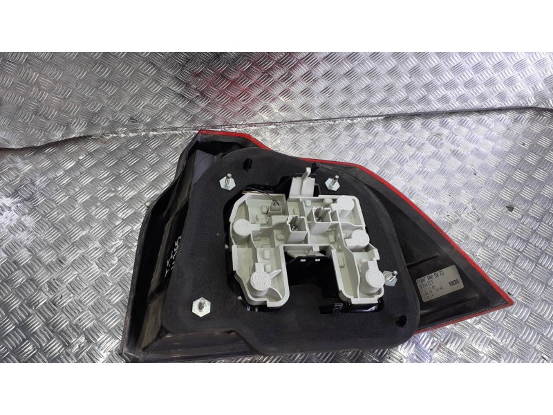 Recambio de piloto trasero izquierdo para volvo s40 berlina referencia OEM IAM 30744537  4+3 PINES