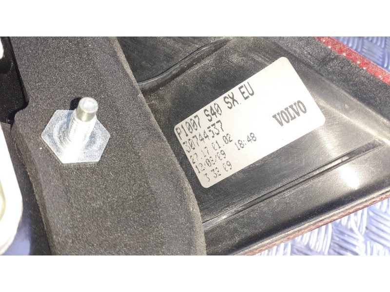Recambio de piloto trasero izquierdo para volvo s40 berlina referencia OEM IAM 30744537  4+3 PINES