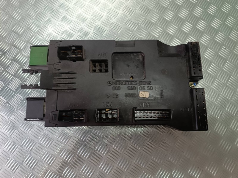 Recambio de caja reles / fusibles para volkswagen lt caja cerrada / combi (mod. 1997) referencia OEM IAM 0005400650  