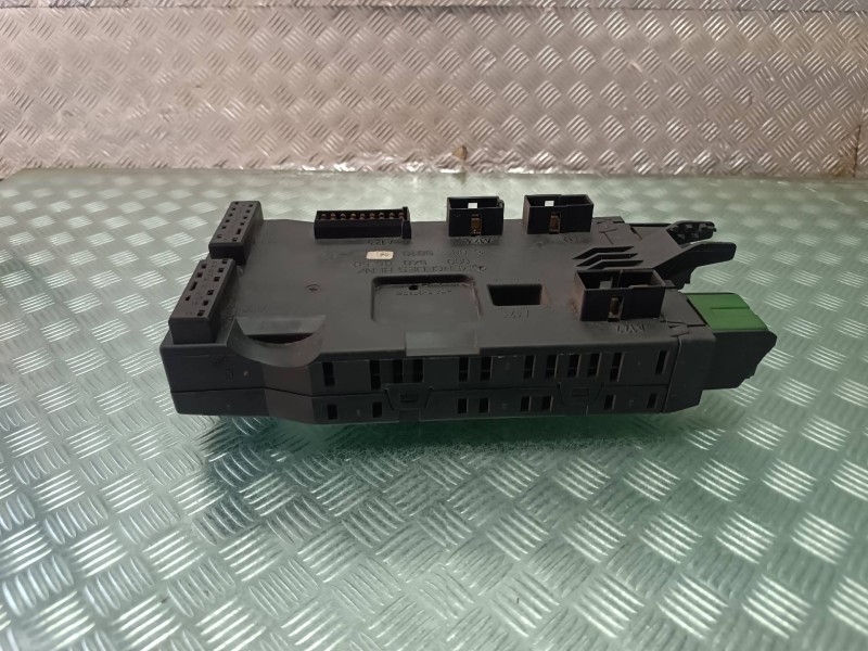 Recambio de caja reles / fusibles para volkswagen lt caja cerrada / combi (mod. 1997) referencia OEM IAM 0005400650  