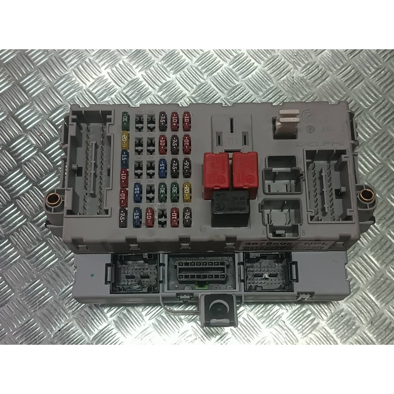 Recambio de caja reles / fusibles para fiat punto berlina (188) 1.2 8v referencia OEM IAM 46795987NPL 406626 DELPHI