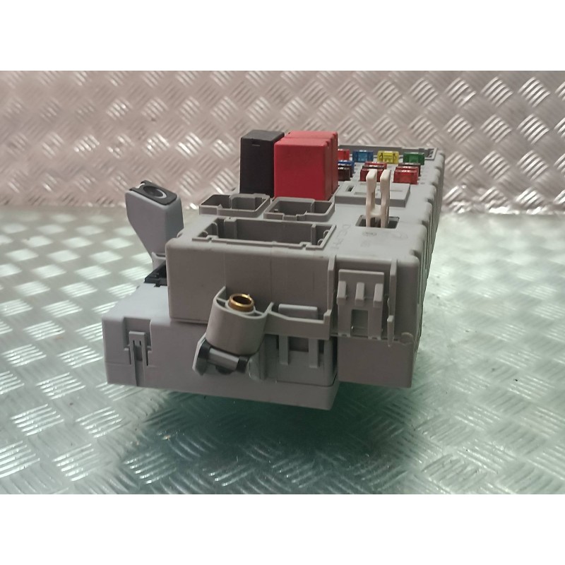 Recambio de caja reles / fusibles para fiat punto berlina (188) 1.2 8v referencia OEM IAM 46795987NPL 406626 DELPHI