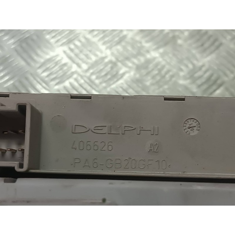 Recambio de caja reles / fusibles para fiat punto berlina (188) 1.2 8v referencia OEM IAM 46795987NPL 406626 DELPHI