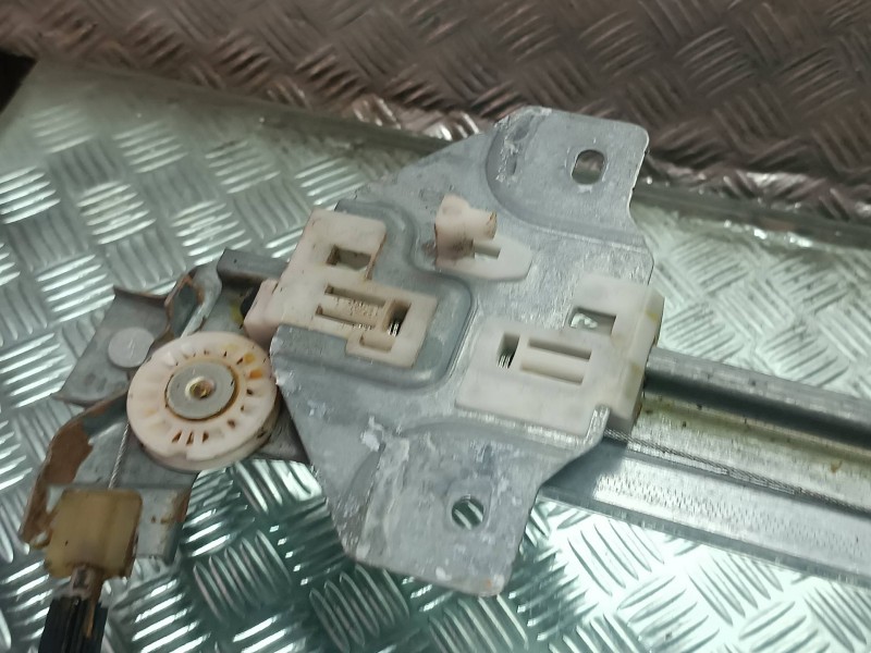 Recambio de elevalunas trasero derecho para renault zoe referencia OEM IAM 2612318  ELECTRICO