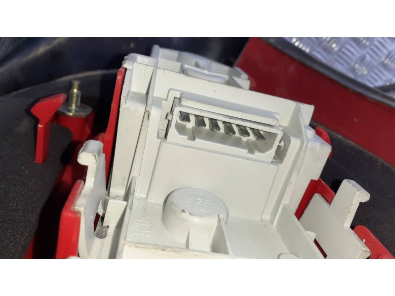 Recambio de piloto trasero izquierdo para audi a3 (8l) referencia OEM IAM 57930  6 PINES