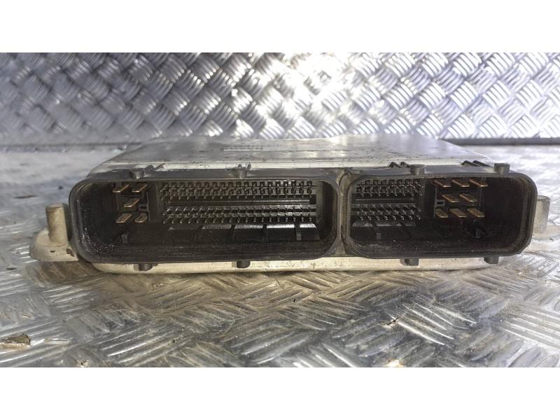 Recambio de centralita motor uce para audi a3 (8l) referencia OEM IAM 038906019FT  0281010981