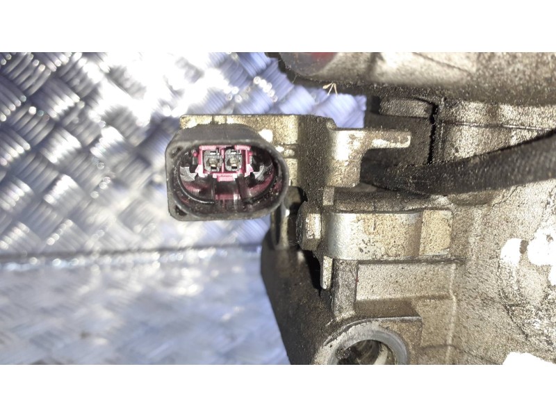 Recambio de compresor aire acondicionado para audi a6 berlina (4b2) referencia OEM IAM 240739  2 PINES Recambio de compresor aire acondicionado para audi a6 berlina (4b2) referencia OEM IAM 240739  2 PINES