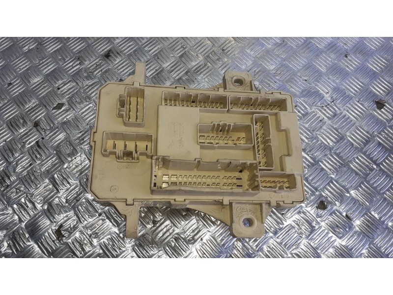 Recambio de caja reles / fusibles para hyundai i30cw referencia OEM IAM 919501H51010  