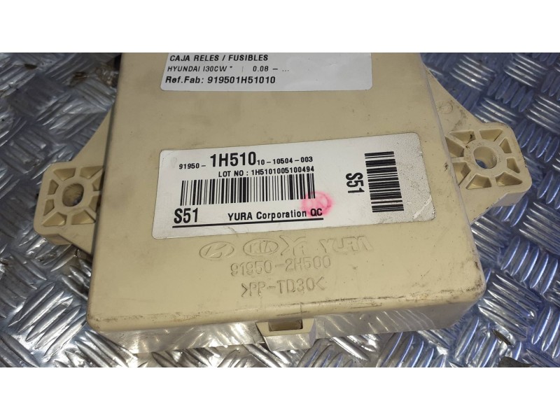 Recambio de caja reles / fusibles para hyundai i30cw referencia OEM IAM 919501H51010  