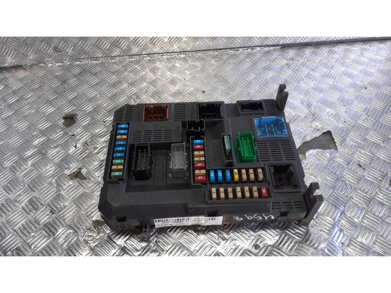 Recambio de caja reles / fusibles para citroen c-elysée referencia OEM IAM 9807531680  BSI N02