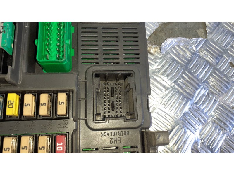 Recambio de caja reles / fusibles para citroen c-elysée referencia OEM IAM 9807531680  BSI N02