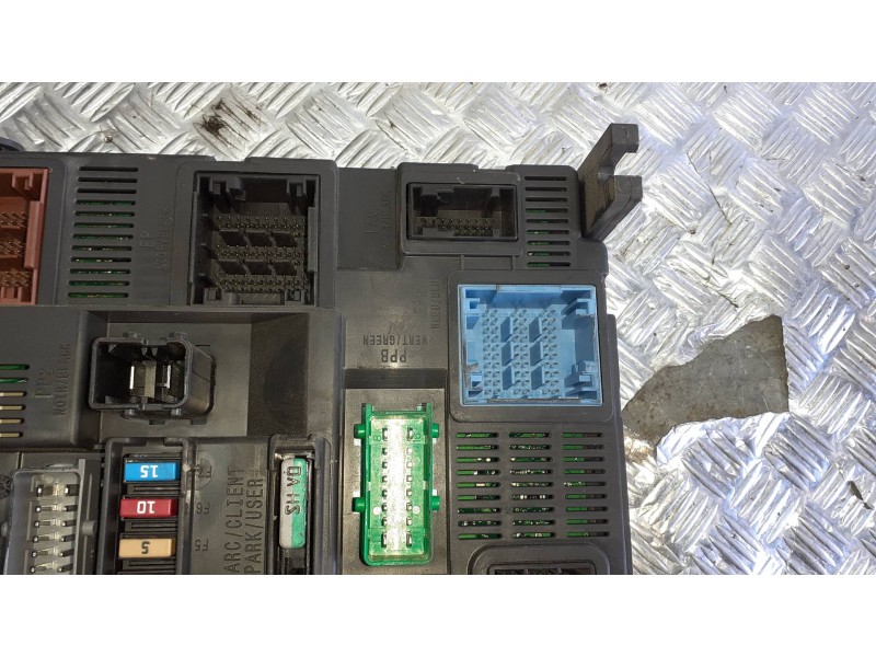 Recambio de caja reles / fusibles para citroen c-elysée referencia OEM IAM 9807531680  BSI N02