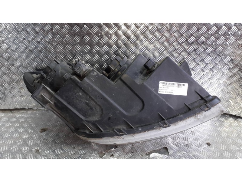 Recambio de faro izquierdo para hyundai i30cw referencia OEM IAM 921012RXXX  6 PINES