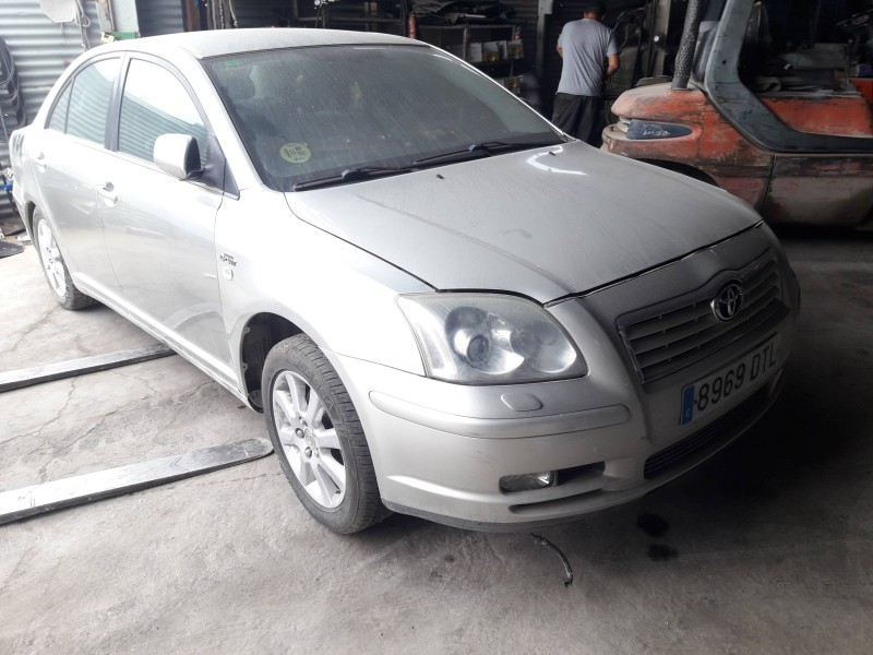 toyota avensis berlina (t25) del año 2005