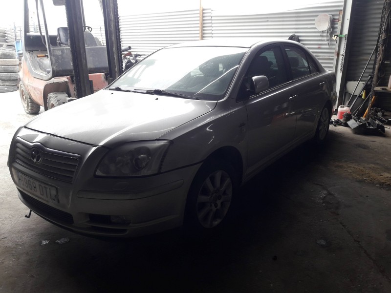 toyota avensis berlina (t25) del año 2005