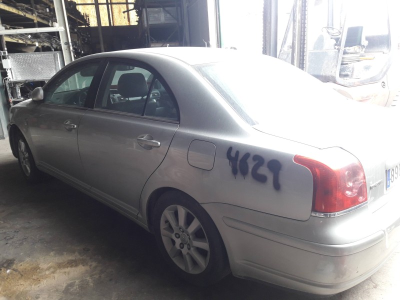 toyota avensis berlina (t25) del año 2005
