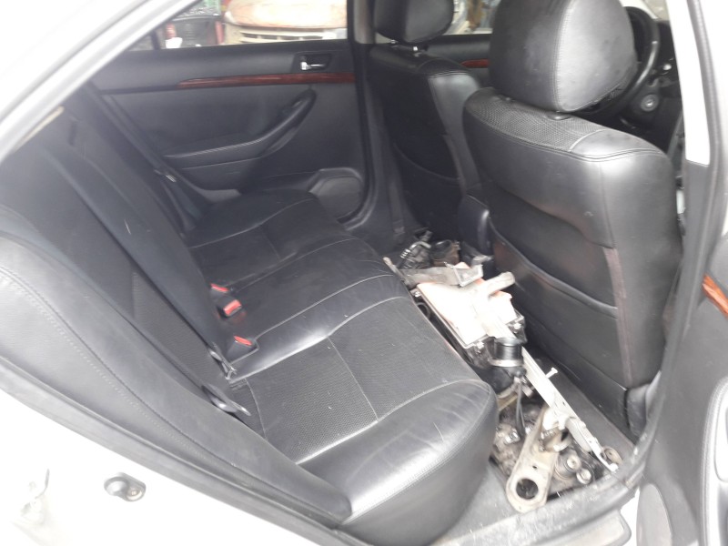 toyota avensis berlina (t25) del año 2005