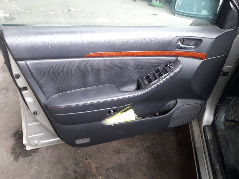 toyota avensis berlina (t25) del año 2005