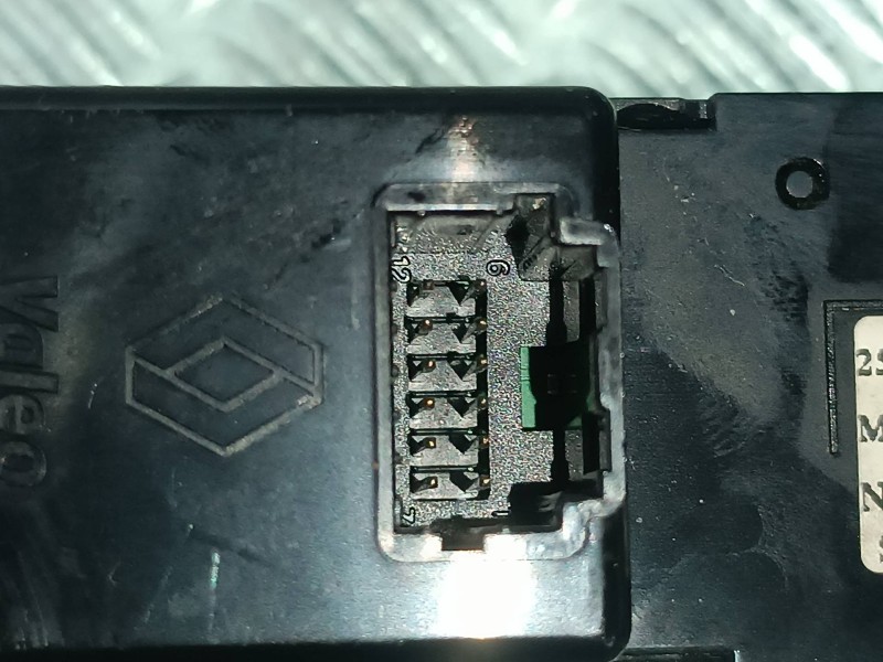 Recambio de mando multifuncion para renault zoe referencia OEM IAM 253B08825R  MANDO RADIO