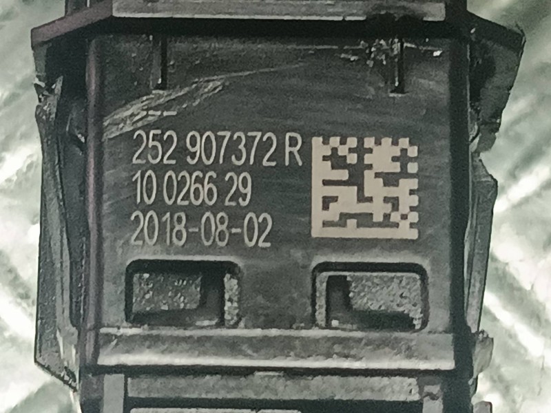 Recambio de warning para renault zoe referencia OEM IAM 252907372R  CONECTOR 5 PINES