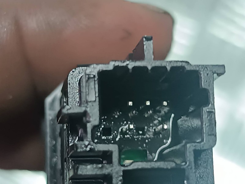 Recambio de warning para renault zoe referencia OEM IAM 252907372R  CONECTOR 5 PINES