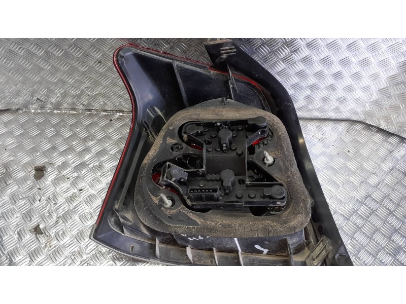 Recambio de piloto trasero derecho para toyota avensis berlina (t25) referencia OEM IAM 89028758  6 PINES