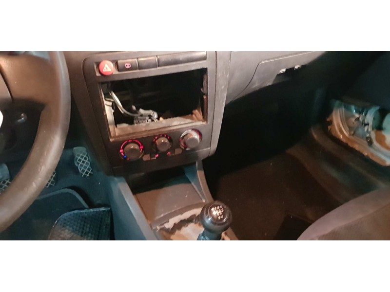 seat ibiza (6l1) del año 2002