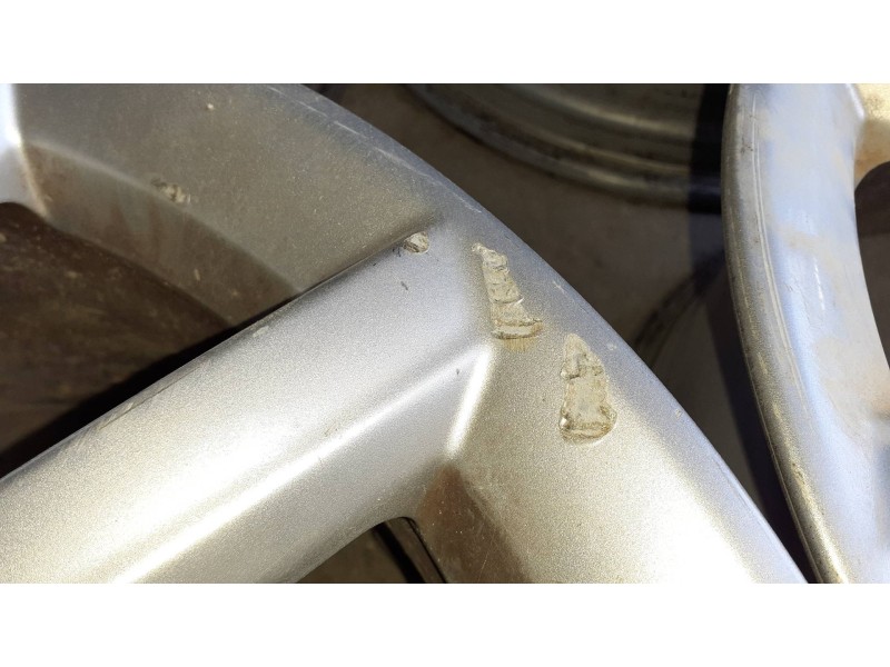 Recambio de juego llantas para audi q3 (8u) referencia OEM IAM 8U0601025S  7.0JX17H2