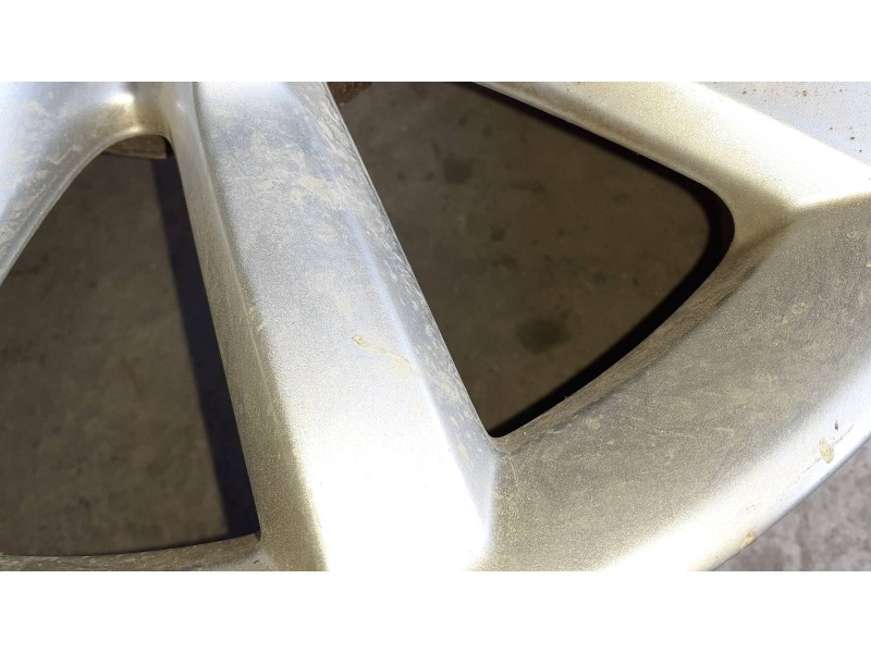 Recambio de juego llantas para audi q3 (8u) referencia OEM IAM 8U0601025S  7.0JX17H2