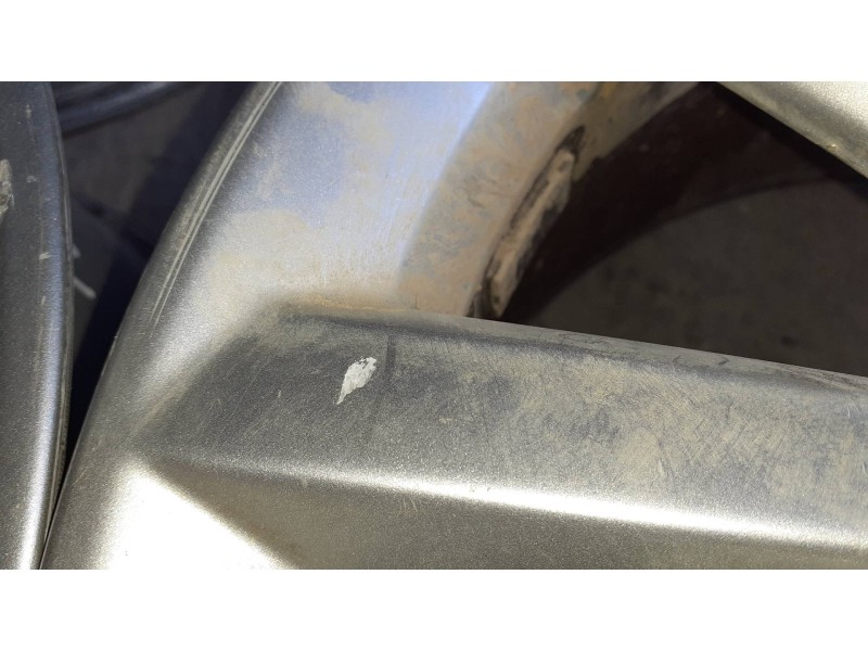 Recambio de juego llantas para audi q3 (8u) referencia OEM IAM 8U0601025S  7.0JX17H2