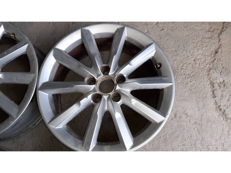 Recambio de juego llantas para audi q3 (8u) referencia OEM IAM 8U0601025S  7.0JX17H2