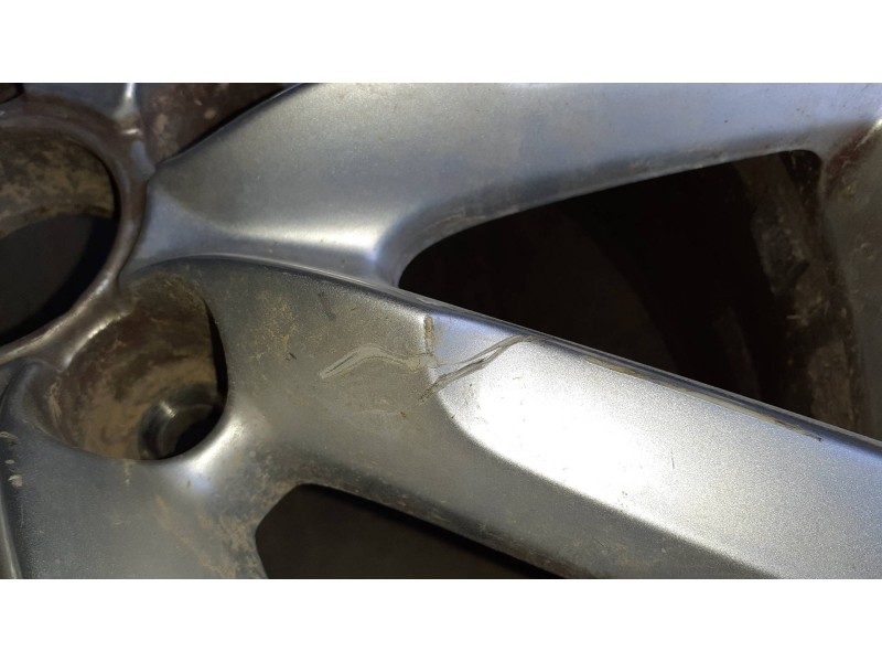 Recambio de juego llantas para audi q3 (8u) referencia OEM IAM 8U0601025S  7.0JX17H2