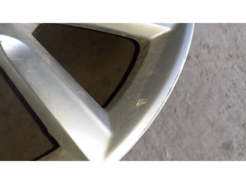 Recambio de juego llantas para audi q3 (8u) referencia OEM IAM 8U0601025S  7.0JX17H2