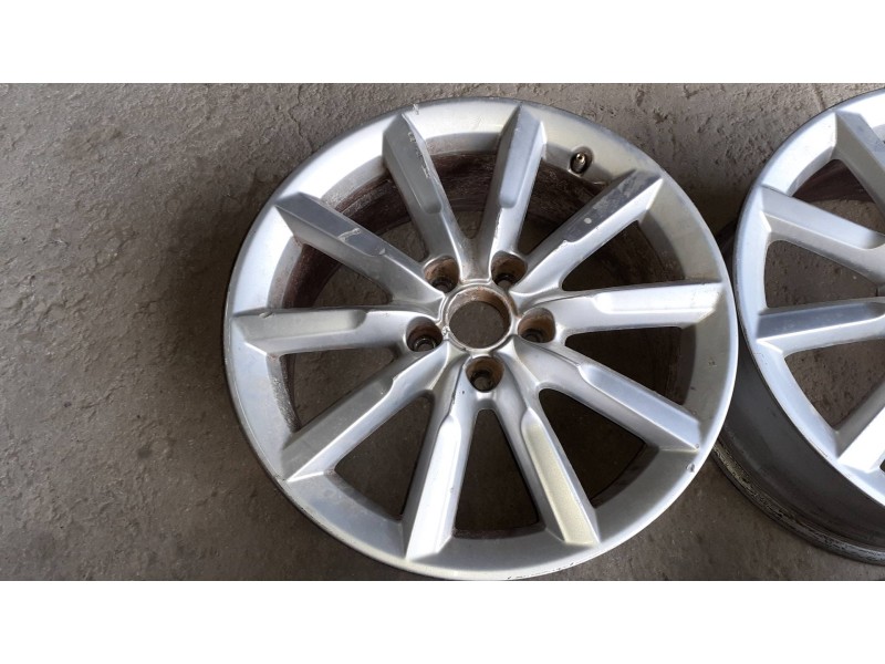Recambio de juego llantas para audi q3 (8u) referencia OEM IAM 8U0601025S  7.0JX17H2