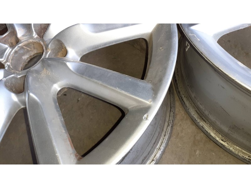 Recambio de juego llantas para audi q3 (8u) referencia OEM IAM 8U0601025S  7.0JX17H2