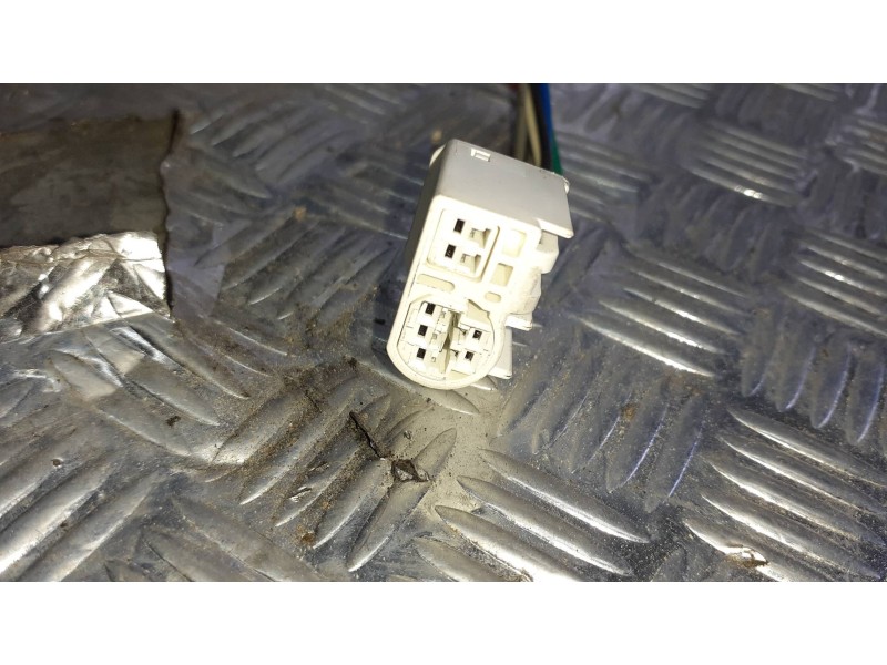 Recambio de retrovisor izquierdo para toyota avensis berlina (t25) referencia OEM IAM E11015829  ELECTRICO