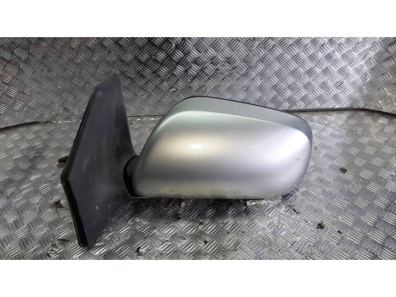 Recambio de retrovisor izquierdo para toyota avensis berlina (t25) referencia OEM IAM E11015829  ELECTRICO