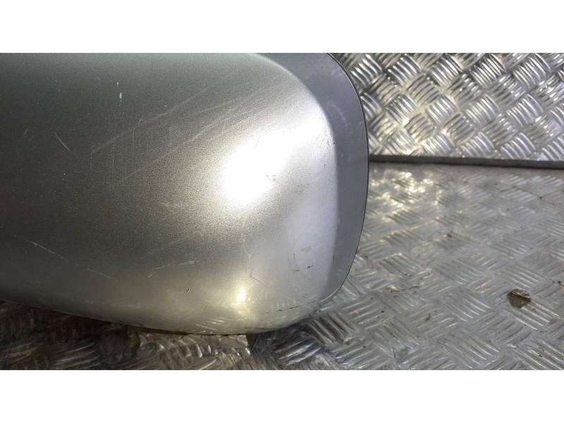 Recambio de retrovisor izquierdo para toyota avensis berlina (t25) referencia OEM IAM E11015829  ELECTRICO