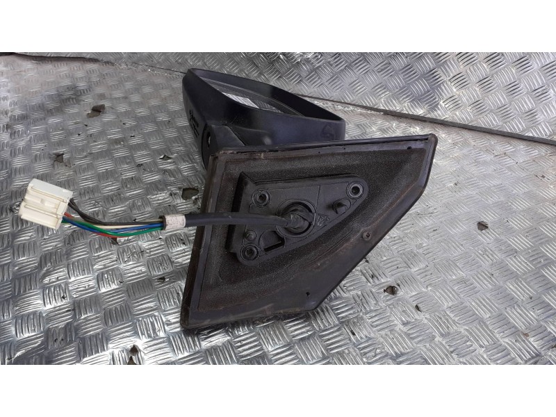 Recambio de retrovisor izquierdo para toyota avensis berlina (t25) referencia OEM IAM E11015829  ELECTRICO