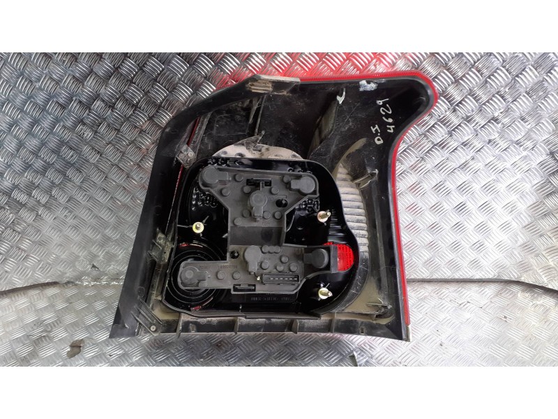 Recambio de piloto trasero izquierdo para toyota avensis berlina (t25) referencia OEM IAM 89028759  6 PINES