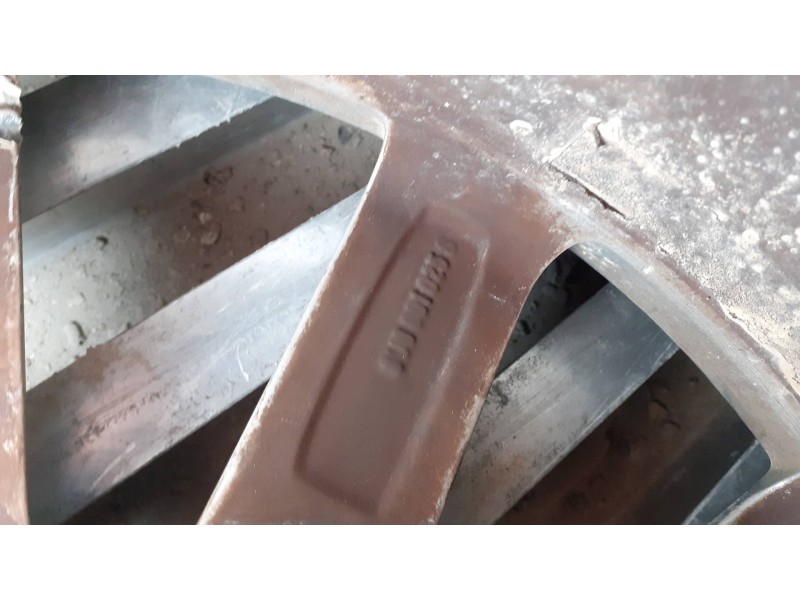 Recambio de juego llantas para audi q3 (8u) referencia OEM IAM 8U0601025S  7.0JX17H2