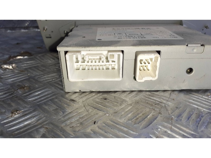 Recambio de pantalla multifuncion para toyota avensis berlina (t25) referencia OEM IAM 8611005020  