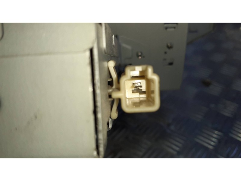 Recambio de pantalla multifuncion para toyota avensis berlina (t25) referencia OEM IAM 8611005020  