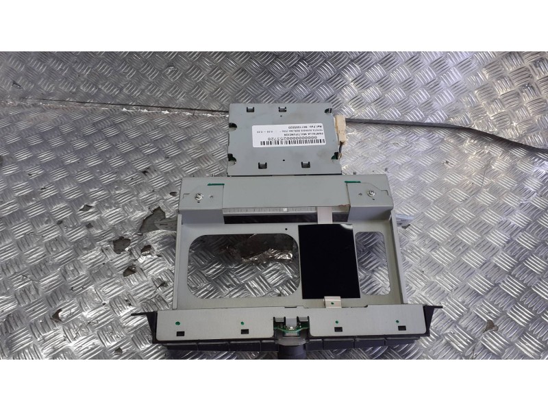 Recambio de pantalla multifuncion para toyota avensis berlina (t25) referencia OEM IAM 8611005020  