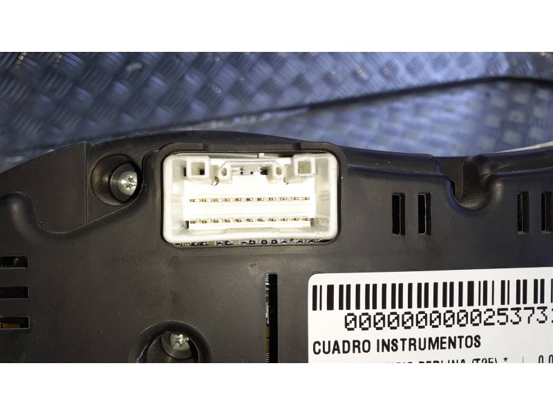 Recambio de cuadro instrumentos para toyota avensis berlina (t25) referencia OEM IAM 8380005850  