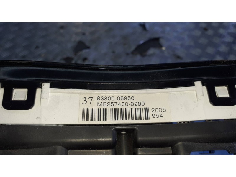 Recambio de cuadro instrumentos para toyota avensis berlina (t25) referencia OEM IAM 8380005850  